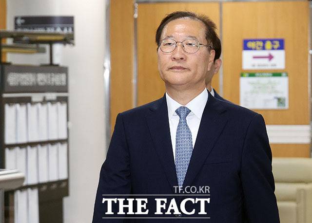 내란중요임무종사 혐의로 기소된 박성재 전 법무부 장관이 22일 오후 서울 서초구 서울중앙지방법원에서 열린 1심 선고 공판에 출석하고 있다. /서예원 기자