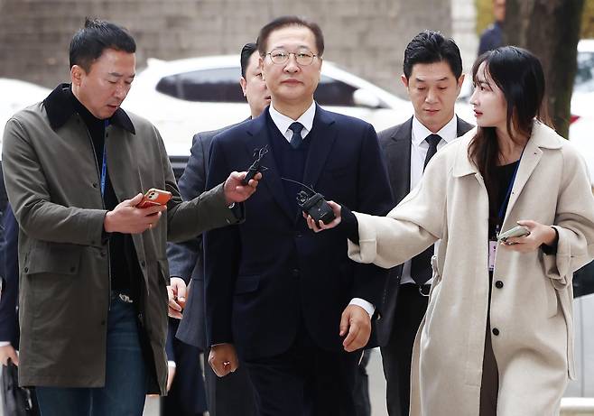 내란 중요임무 종사 및 직권남용 혐의로 구속영장이 청구된 박성재 전 법무부 장관이 서울 서초구 서울중앙지법에서 열린 구속 전 피의자 심문(영장실질심사)에 출석하고 있다. 2025.11.13 뉴스1