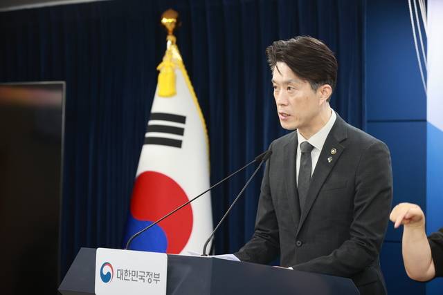 노용석 중소벤처기업부 1차관이 22일 오후 정부서울청사에서 ‘모두의 창업’ 합격자 5000명의 개인정보와 창업 아이디어가 유출된 사고에 대해 진행 현황 및 향후 운영 방향을 발표하고 있다. [중기부 제공]