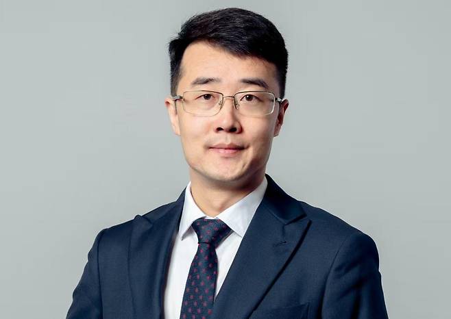 허텐싱 이항(EHang) 부사장은 4월 22일 중국 광둥성 광저우 이항 본사에서 진행된 한국일보와의 인터뷰에서 정부의 도심항공교통(UAM) 계획이 체계적으로 설계되어 있는 덕분에 이항이 인증 획득, 시범 운항, 안전성 검증 등을 순차적으로 진행할 수 있다고 설명했다. 기업의 혁신은 기업만 잘 해서 가능한 게 아니라 정부와 합이 맞아야 한다는 뜻이다. 이항 제공