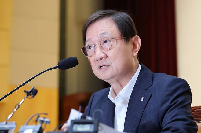 이찬진 금융감독원장이 22일 서울 영등포구 금감원에서 열린 출입기자단 간담회에서 단일종목 레버리지 ETF 등 현안과 관련해 발언을 하고 있다.  연합뉴스