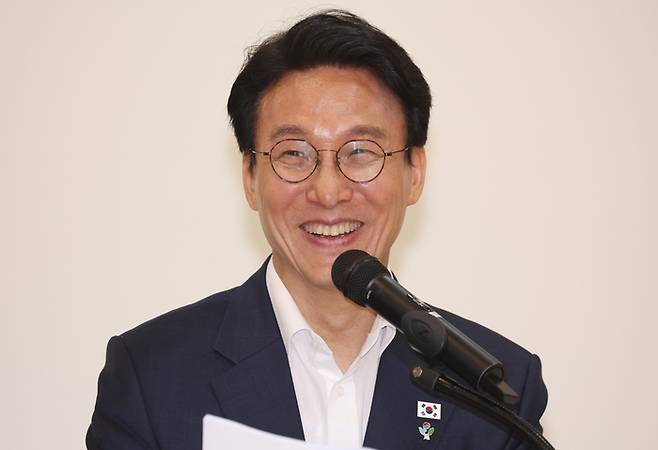 김민석 국무총리가 22일 오전 서울 종로구 정부서울청사 별관에서 열린 출입기자단 간담회에서 모두 발언을 하고 있다.  2026.6.22/뉴스1