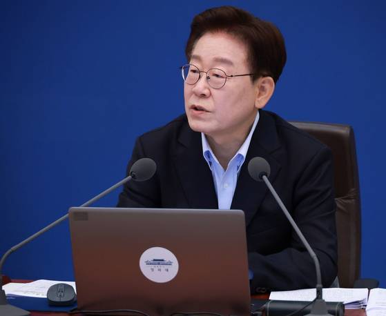 이재명 대통령이 23일 청와대에서 열린 국무회의 겸 비상경제점검회의에서 발언하고 있다. 〈사진=연합뉴스〉