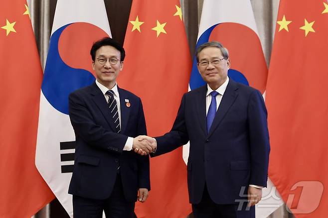 김민석 국무총리가 23일 중국 다롄에서 리창 국무원 총리와 회담을 갖기 전 기념촬영을 하고 있다.(국무총리실 제공. 재판매 및 DB금지) 2026.6.23 ⓒ 뉴스1 이호윤 기자