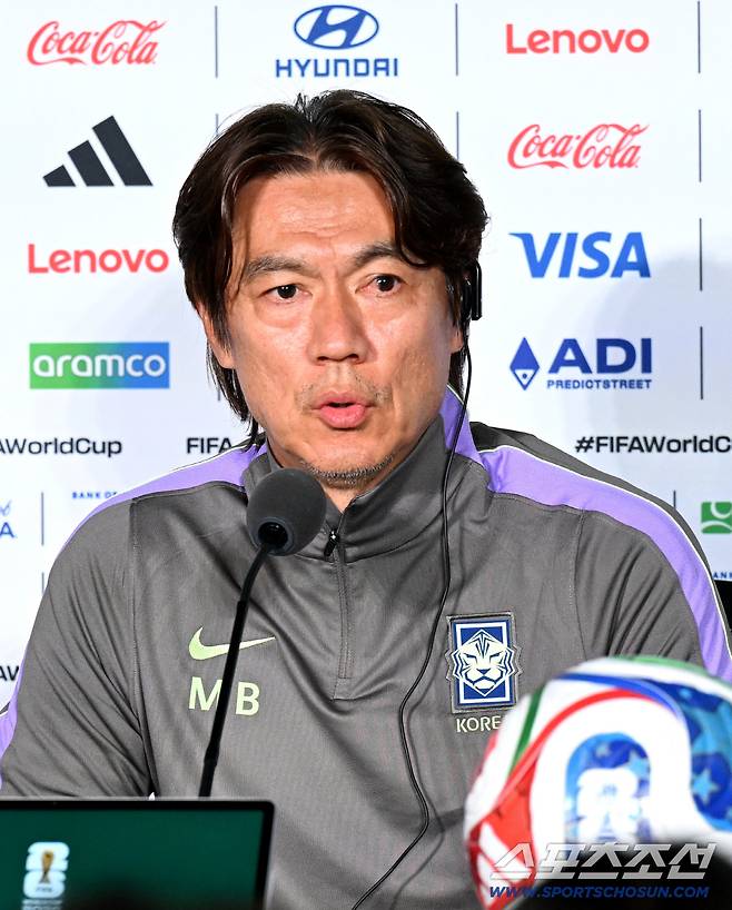 18일(한국시각) 멕시코 과달라하라 인근 사포판의 에스타디오 과달라하라에서 열린 대한민국 월드컵대표팀의 기자회견. 기자회견 참석한 홍명보 감독. 사포판(멕시코)=허상욱 기자wook@sportschosun.com/2026.06.18/