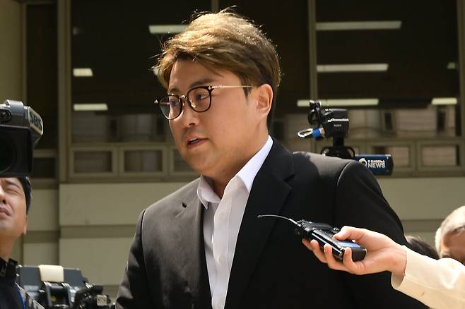 2024년 5월 24일 음주운전협의를 받고 있는 가수 김호중씨가 영장실질심사를 받기위해 서울 서초구 중앙지방법원에 출석하고 있다. /조선DB