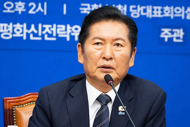 정청래 더불어민주당 대표가 22일 서울 여의도 국회에서 열린 더불어민주당 한반도평화신전략위원회 주최 긴급 국제정세 토론회 ‘격동하는 2026 이란 전쟁, 북중정상회담 그리고 한반도’에서 인사말을 하고 있다. 2026.6.22 ⓒ 뉴스1