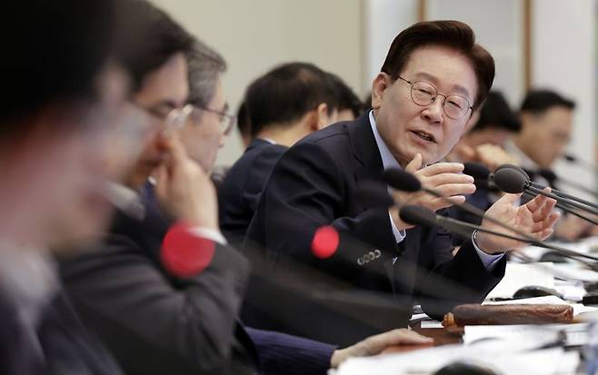 이재명 대통령이 23일 청와대에서 열린 국무회의 겸 비상경제점검회의에서 발언하고 있다. 뉴시스