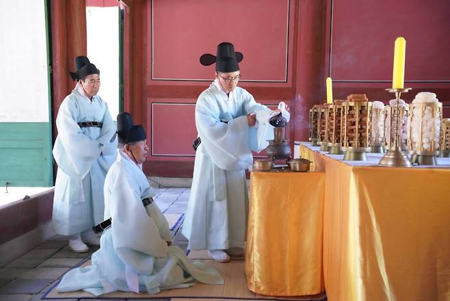 23일 ‘효종대왕 제367주기 및 인선왕후 제352주기 영릉 기진제향(忌辰祭享)’이 엄숙히 봉행되고 있다. 유진동기자