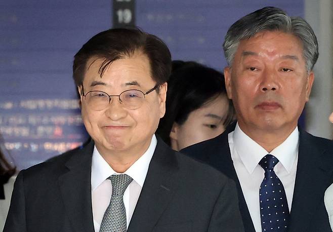 법정 나서는 서훈 전 국가안보실장-김홍희 전 해양경찰청장 / 사진=연합뉴스