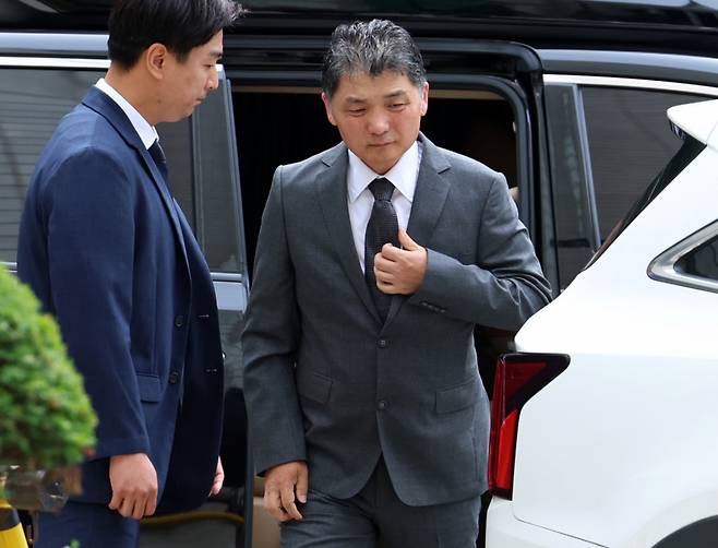 SM 엔터테인먼트 인수과정에서 시세조종 공모 의혹을 받고 있는 카카오 창업자 김범수 미래이니셔티브센터장이 24일 오후 서울 서초구 서울고법에서 열린 항소심 1차 공판에 출석하고 있다. /사진=뉴시스
