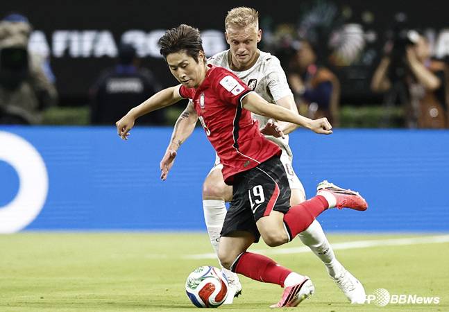 2026 북중미 월드컵에서 활약하는 이강인(왼쪽). /AFPBBNews=뉴스1