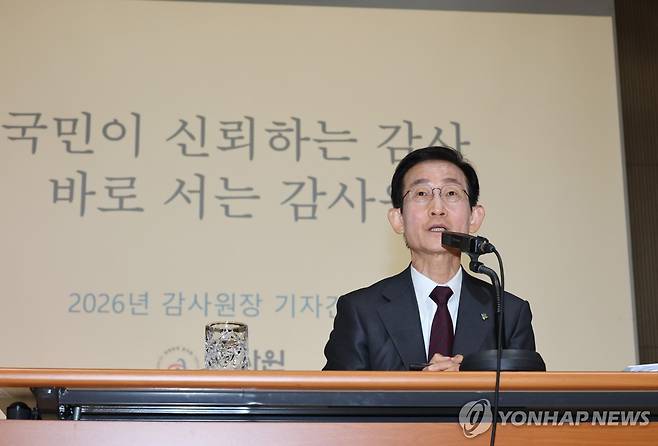 김호철 감사원장 기자간담회 발언 (서울=연합뉴스) 이진욱 기자 = 김호철 감사원장이 24일 서울 종로구 감사원에서 열린 기자간담회에서 발언하고 있다. 2026.6.24 cityboy@yna.co.kr