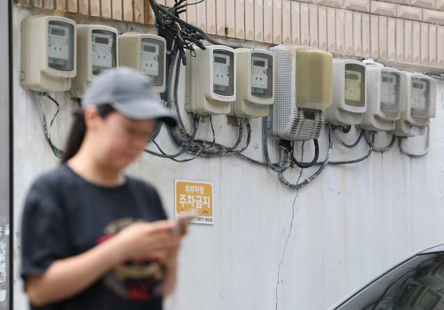 22일 서울 시내 한 건물에 설치된 전기계량기의 모습. 연합뉴스