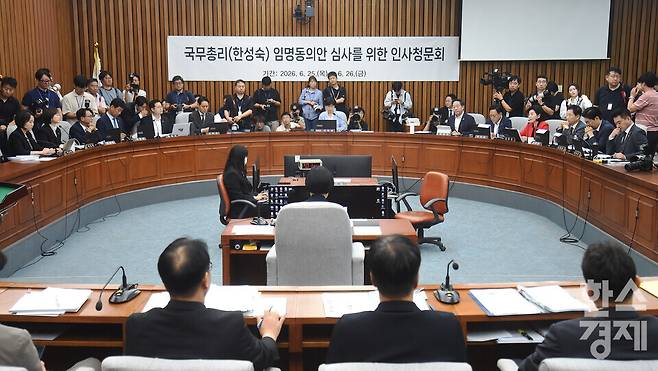 국민의 힘 김희정 위원이 25일 국회에서 열린 국무총리 임명동의안 심사를 위한 인사청문회에서 한성숙 국무총리 후보자에게 질의에 앞서 의사진행 발언을 하고 있다. / 이호형 기자 leemario@sporbiz.co.kr 2026.06.25