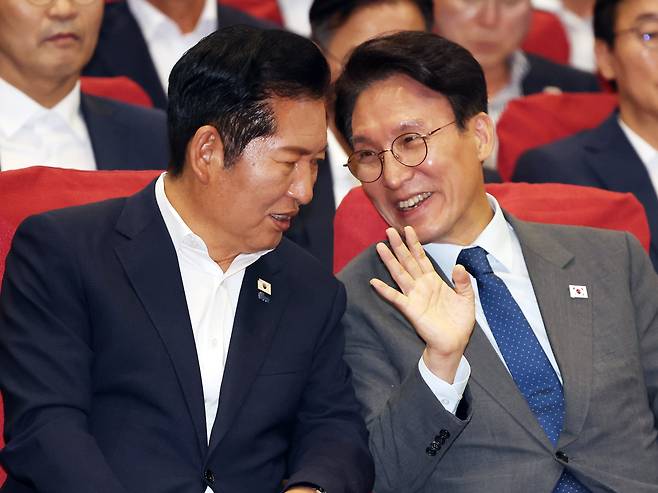 김민석 국무총리와 정청래 더불어민주당 대표./뉴스1