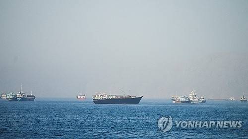 호르무즈 해협에 정박한 유조선들 [로이터=연합뉴스 자료사진]