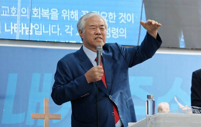 전광훈 사랑제일교회 목사가 지난달 11일 오전 서울 성북구 장위동 사랑제일교회에서 기자회견을 열어 입장을 밝히고 있다. 박종식 기자 anaki@hani.co.kr