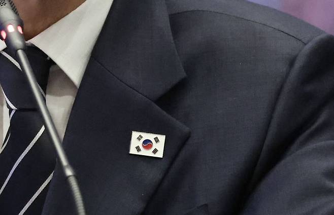 [서울=뉴시스] 조수정 기자 = '세계경제포럼(WEF) 제17차 뉴 챔피언 연차총회'(하계 다보스포럼) 참석차 중국을 방문한 김민석 국무총리가 23일 오전 (현지 시간) 베이징 칭화대를 방문해 당서기 및 법학원장과 면담하고 있다. (사진=국무총리실 제공) 2026.06.23. chocrystal@newsis.com *재판매 및 DB 금지