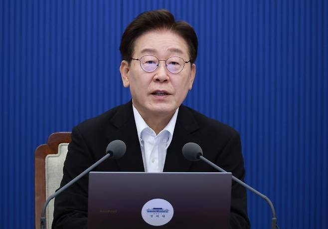 이재명 대통령, 수석보좌관회의 발언 - 이재명 대통령이 25일 청와대에서 열린 수석보좌관회의에서 발언하고 있다. 연합뉴스
