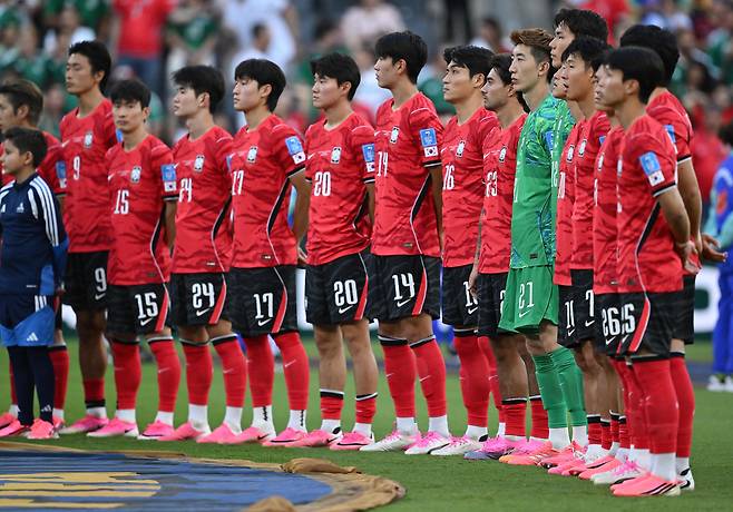 25일(한국 시간) 멕시코 몬테레이의 에스타디오 몬테레이에서 열린 2026 FIFA 월드컵 조별리그 A조 남아프리카공화국과 대한민국의 경기에 앞서 대한민국 선수들이 나란히 서있다. 신화연합뉴스