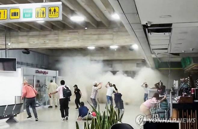 지진 발생 후 시몬 볼리바르 국제공항 내부 모습 [로이터=연합뉴스. 재판매 및 DB 금지]