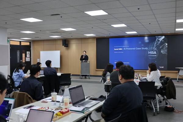 휴넷, AI MBA 교육 과정 모습.[사진=휴넷]