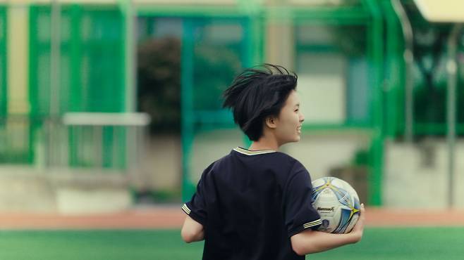 영화 ‘여름의 카메라’에는 풋풋한 첫사랑의 싱그러운 이미지가 가득하다. “인스타 감성”이란 관람평도 나온다. 사진 싸이더스