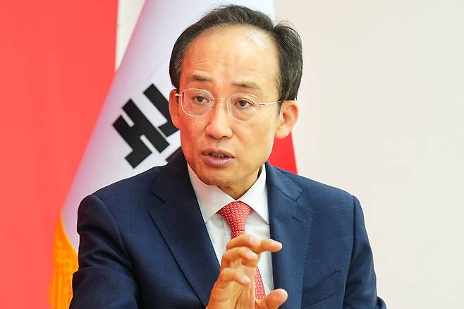 추경호 대구시장 당선인이 6·3 지방선거 후보 시절이던 지난 4월28일 대구 수성구 국민의힘 대구시당에서 경향신문과 인터뷰하고 있다. 국민의힘 대구시당 제공