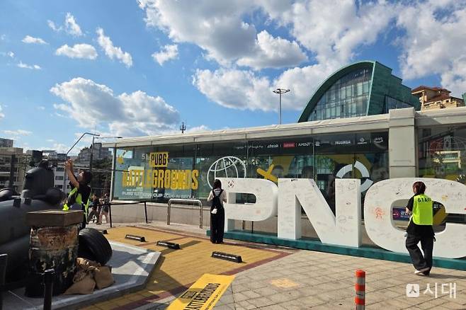 서울 중구 장충체육관에서 열린 크래프톤 'PUBG 네이션스컵(PNC) 2026' 외부 전경 모습. /사진=김미현 기자