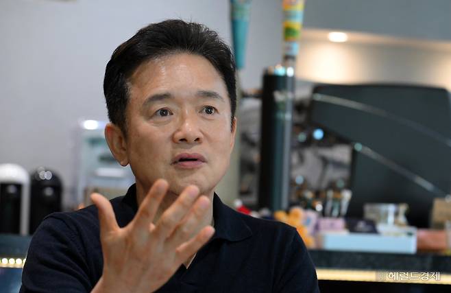남경필 마약예방치유단체 사단법인 은구(NGU) 대표가 지난 23일 오후 경기도 성남시 사무실에서 본지와 인터뷰를 하고 있다. 이상섭 기자