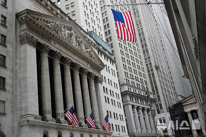 [뉴욕=AP/뉴시스] 사진은 지난 3월6일 미국 뉴욕증권거래소(NYSE) 전경. 2026.06.01.