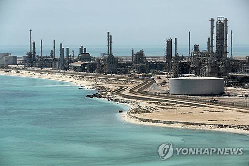 사우디 아람코가 운영하는 라스타누라 항구의 정유시설 [로이터=연합뉴스 자료사진 제공]