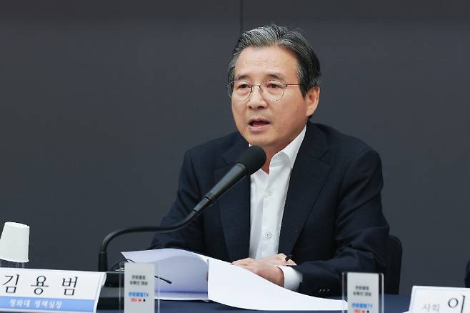 김용범 대통령비서실 정책실장이 24일 서울 중구 프레스센터에서 열린 관훈토론회에서 모두발언을 하고 있다. 연합뉴스