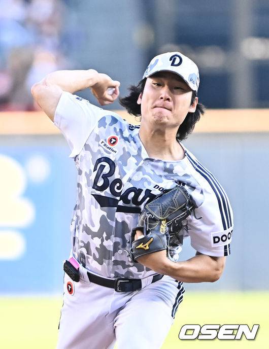 [OSEN=잠실, 박준형 기자] 26일 오후 서울 잠실구장에서 2026 신한 SOL Bank KBO리그 두산 베어스와 KIA 타이거즈의 경기가 진행됐다. 이날 경기에 두산은 곽빈(5승 3패)을, KIA는 황동하(6승 1패)를 선발투수로 내세웠다.1회초 두산 선발투수 곽빈이 역투하고 있다.     2026.06.26&nbsp;/ soul1014@osen.co.kr