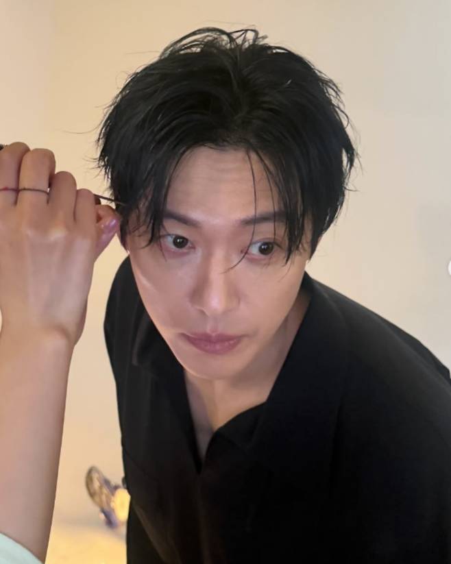 Actor Namgoong Min showcased his unexpected charm by releasing behind-the-scenes photos from a photoshoot on his personal channel. While he exuded a serious and chic aura during the shoot, he revealed a friendly side off-camera with playful expressions and poses.In the released photos, Namgoong Min demonstrated his professionalism by perfectly pulling off various outfits. Even while getting his makeup done, he flashed a bright smile and struck a pose with his hands cupping his face, giving a glimpse into the cheerful atmosphere on set.Meanwhile, Namgoong Min married Jin Ah-reum in 2022, and the couple is currently receiving many congratulations following the recent news of their pregnancy. His agency stated that Jin Ah-reum is currently focusing on prenatal care, prioritizing her health and stability above all else.