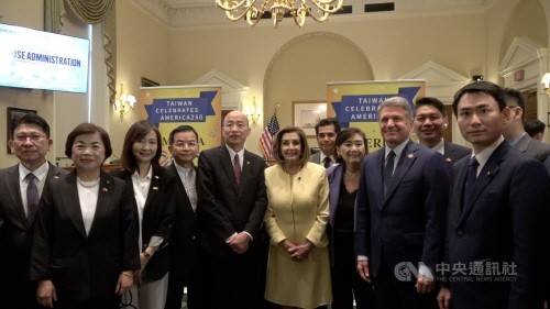 한궈위 대만 입법원장과 낸시 펠로시 전 하원의장(왼쪽에서 5, 6번째) [대만 중앙통신사 캡처. 재판매 및 DB 금지]