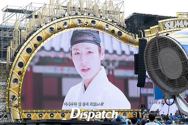 PSYs brand concert, PSY Summer Swag 2026, kicked off its nationwide tour on the 27th at the Uijeongbu Sports Complex in Gyeonggi Province. The performance featured a star-studded lineup of guests, including PSY, Hwasa, and Sung Si-kyung, delivering an intense stage performance to the audience.PSY Summer Swag has established itself as a representative summer concert, featuring water cannons and a solid guest lineup. This year, the show garnered an enthusiastic response from the audience with an even larger scale and high-quality stage production.The opening video of the concert added a unique element of fun with appearances by Park Jihoon and Director Jang Hang-jun of the film The Man Who Lives with King. Starting in Uijeongbu, the tour is scheduled to proceed sequentially across the country, including Daegu, Incheon, Gwacheon, Wonju, Suwon, Gwangju, Busan, and Daejeon.