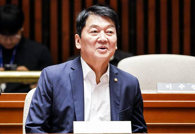 안철수 국민의힘 의원이 18일 서울 여의도 국회 예결위회의장에서 열린 의원총회에 참석하고 있다. 2026.06.18 뉴시스