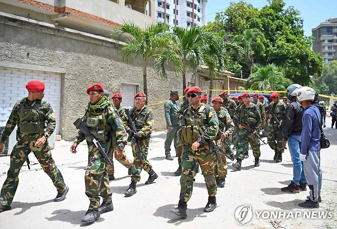 지진 피해 현장 주변에 도착한 베네수엘라 군 병력 [AFP=연합뉴스 자료사진.재판매 및 DB 금지]