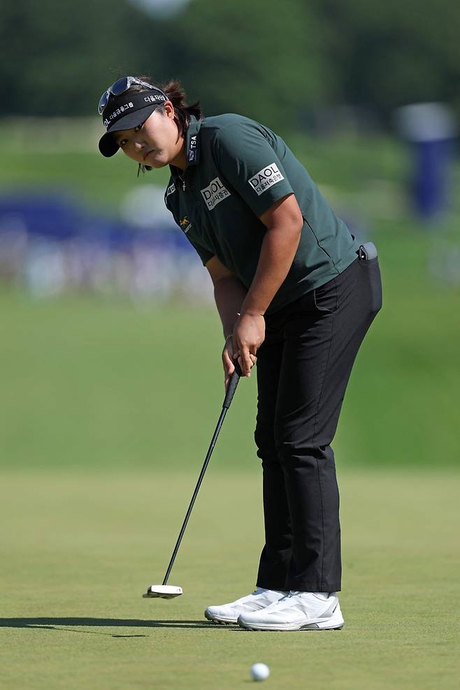 유해란이 28일 열린 LPGA 투어 KPMG 위민스 PGA 챔피언십 3라운드에서 퍼트를 하고 있다. 사진 | AFP=연합뉴스
