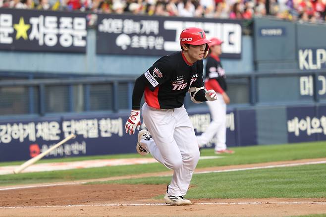 KIA 김호령이 28일 잠실구장에서 열린 2026 KBO리그 정규시즌 두산과 경기에서 6회초 3타점 2루타를 치고 있다. 사진 | KIA 타이거즈
