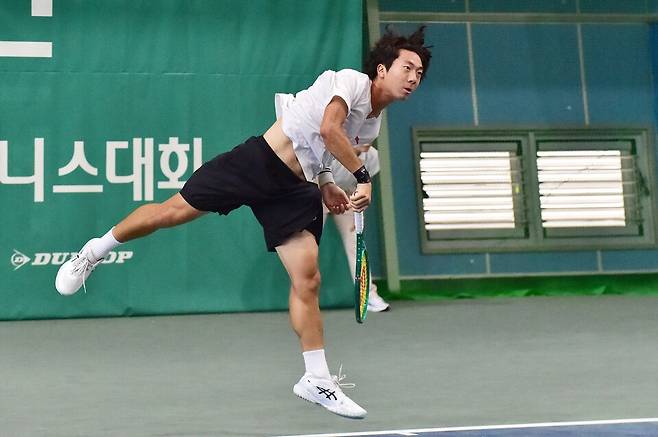 김영훈(서울고)의 서브. 황서진 기자