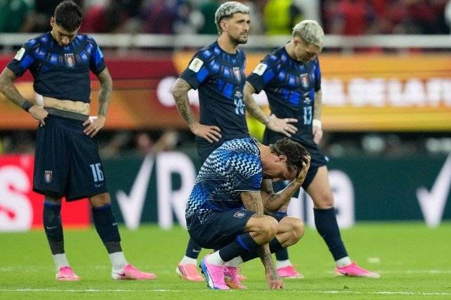 26일(현지 시간) 멕시코 과달라하라 스타디움에서 열린 2026 북중미 월드컵 조별리그 H조 스페인과 우루과이 경기에서 0-1 패배한 우루과이 선수들이 아쉬워하고 있다. 2026.06.27 사포판(멕시코)=뉴시스