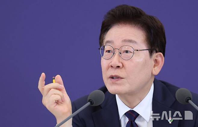 [서울=뉴시스] 최동준 기자 = 이재명 대통령이 26일 청와대에서 열린 미래 신안보 혁신기업 육성 전략회의에서 발언하고 있다. 2026.06.26. photocdj@newsis.com