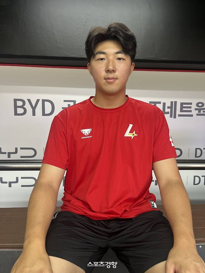 SSG 김민준이 인터뷰를 하고 있다. 수원 | 김하진 기자