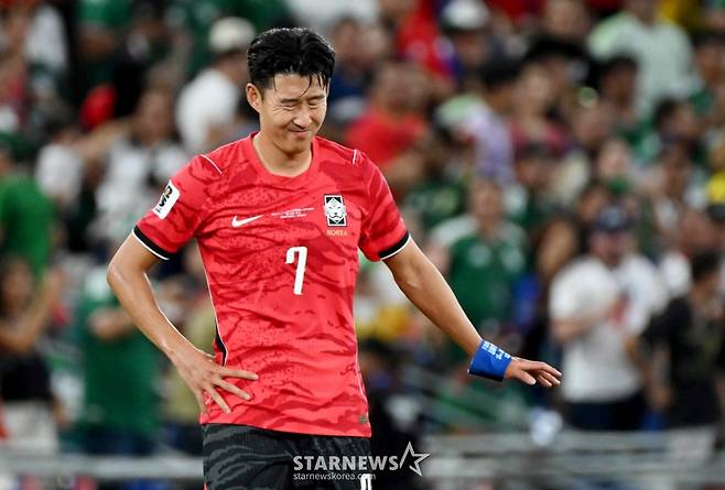 2026 북중미월드컵 A조 3차예선 대한민국 대 남아공 경기가 25일(한국시간) 멕시코 몬테레이 에스타디오 BBVA에서 열렸다.  후반전  선제골을 허용하며 남아공에 0-1로 패해 조3위에 머문  대표팀, 태극전사들의 아쉬움이 크다.  /사진=김진경 대기자