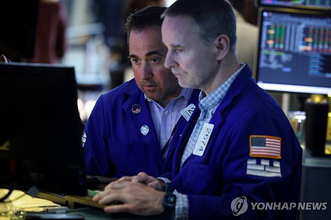 뉴욕증권거래소(NYSE)의 트레이더들 [로이터 연합뉴스 자료사진. 재판매 및 DB 금지]