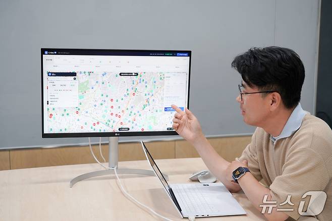 이승준 SK브로드밴드 Network AT·DT추진팀 팀장이 서울 중구 SK브로드밴드 본사에서 진행한 인터뷰에서 AI 관제진단 에이전트 'C-one' 개발 배경을 설명하고 있다. (SK브로드밴드 제공)