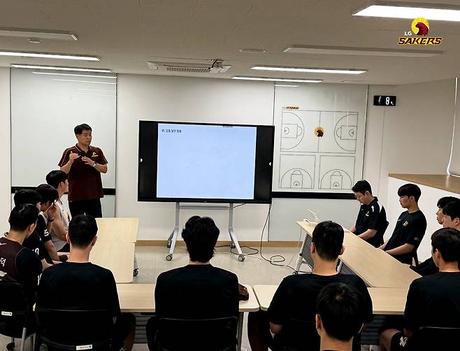 지난 시즌 프로농구 정규리그 우승팀 창원 LG가 새 시즌 준비에 돌입했다.(창원 LG 제공)